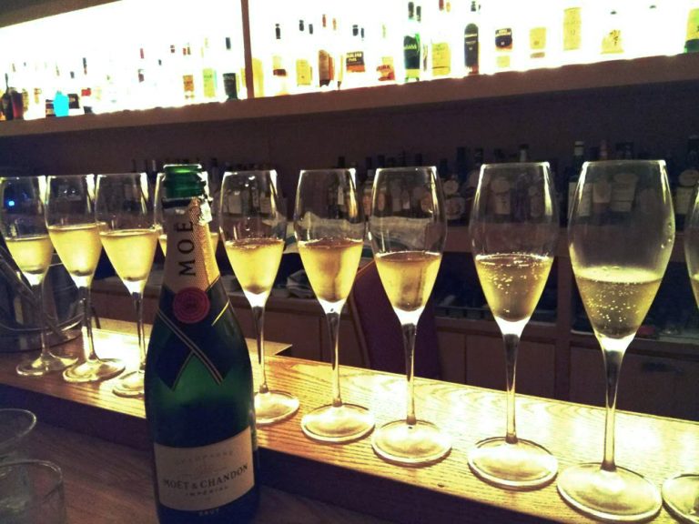 やがて伝説になるオトナの癒し空間：88Bar