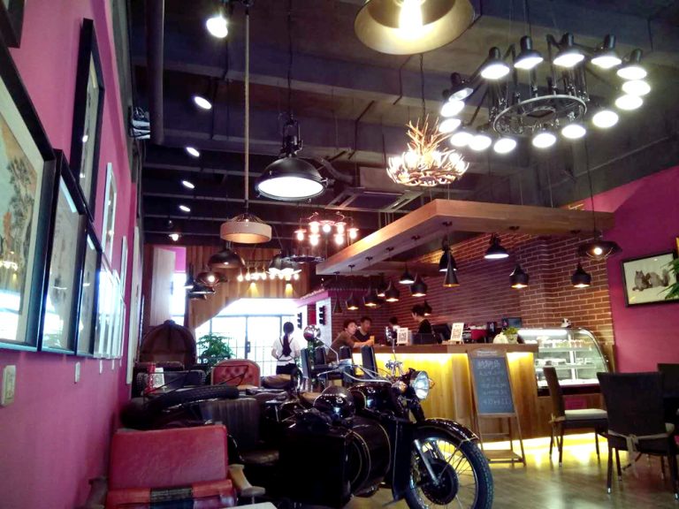 CAFE’ DE YOSHINARI ART「Gallery Cafe」：新しいギャラリーの提案