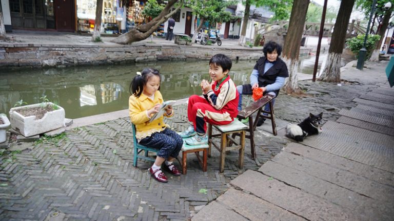 上海郊外の「朱家角（Zhūjiājiǎo）」での一コマ