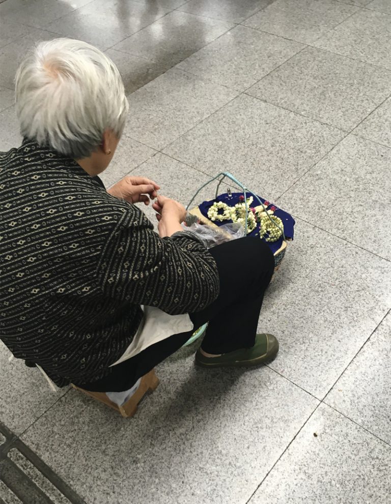 “茉莉花”（Mòlìhuā：ジャスミン）の季節ですね
