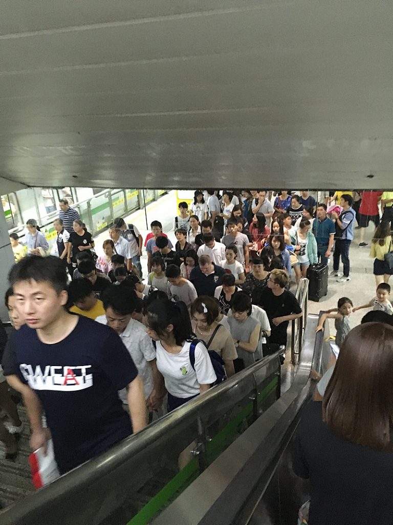 暑假中（Shǔjià zhōng：夏休み中）