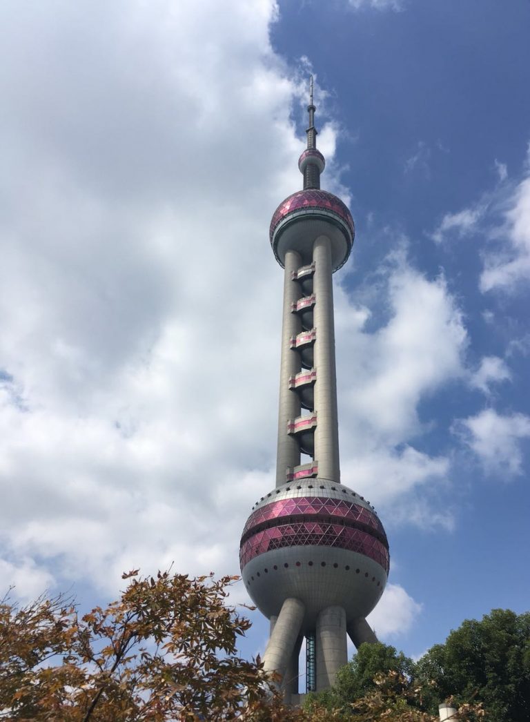秋高马肥 (Qiū gāo mǎ féi：天高く馬肥ゆる秋)